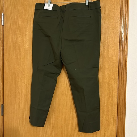 Size 16 Loft Crop pants - Picture 2 of 5